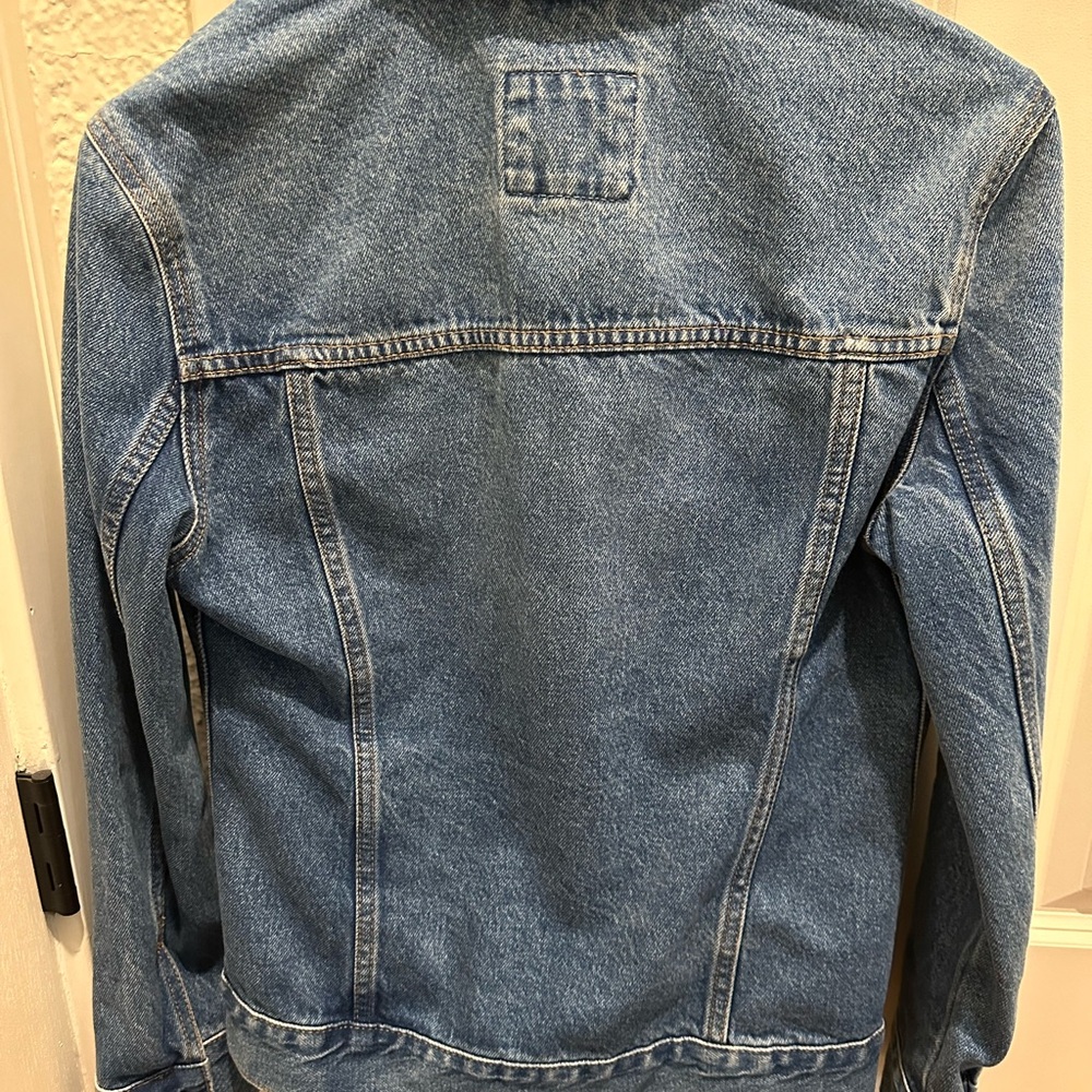 Abercrombie & Fitch Oversized Boyfriend Trucker Denim Jean Jacket Sz XS - Picture 4 of 4